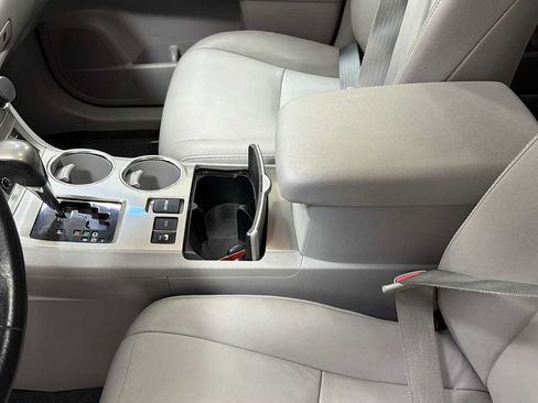 Used 2013 Toyota Highlander SE AWD/4WD image 23