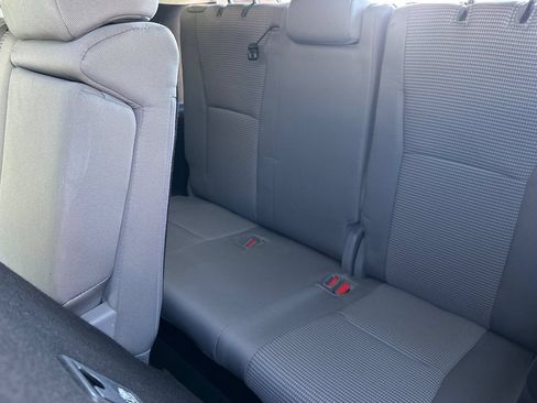 Used 2021 Toyota Highlander LE AWD/4WD image 18