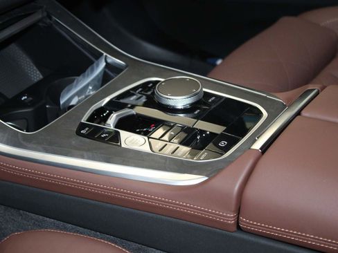 Used 2026 BMW X5 sDrive40i w/ Climate Comfort Package image 12