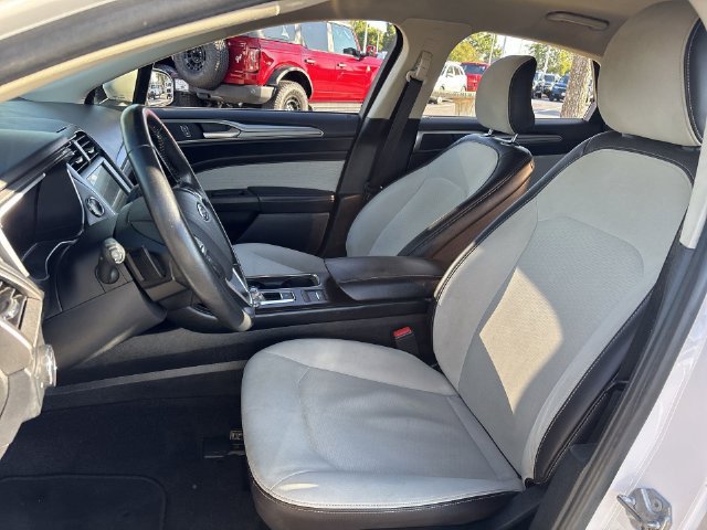 Used 2019 Ford Fusion SE w/ Equipment Group 151A FWD image 19