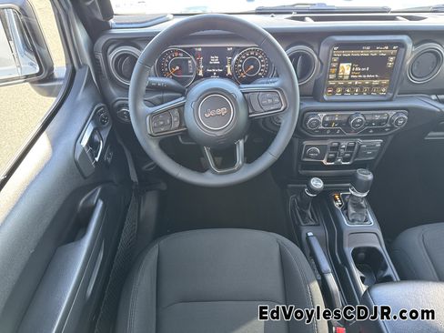 Used 2023 Jeep Gladiator Willys image 27