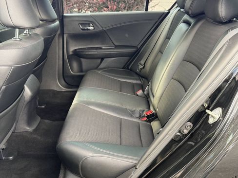 Used 2017 Honda Accord Sport image 9