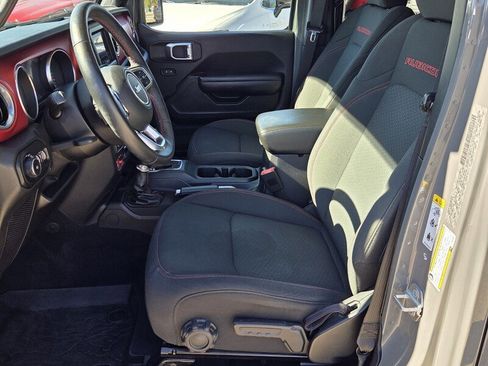 Used 2018 Jeep Wrangler Unlimited Rubicon w/ Cold Weather Group image 9