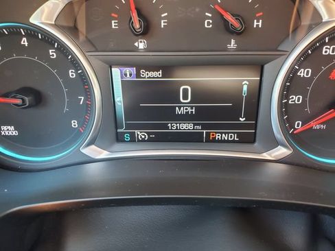 Used 2018 Chevrolet Traverse LT FWD image 25