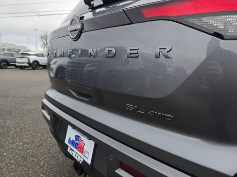 New 2026 Nissan Pathfinder SL image 17