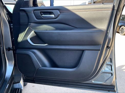 Used 2025 Nissan Armada Platinum Reserve image 26