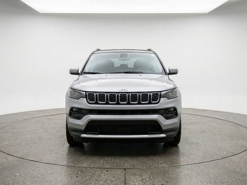 Used 2025 Jeep Compass Limited image 2