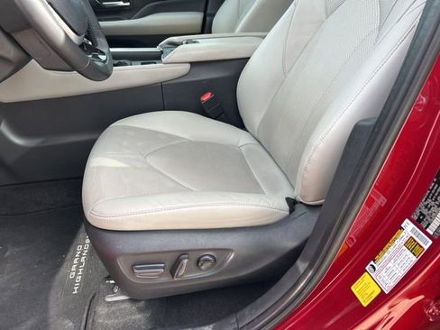 Used 2024 Toyota Grand Highlander Limited image 16