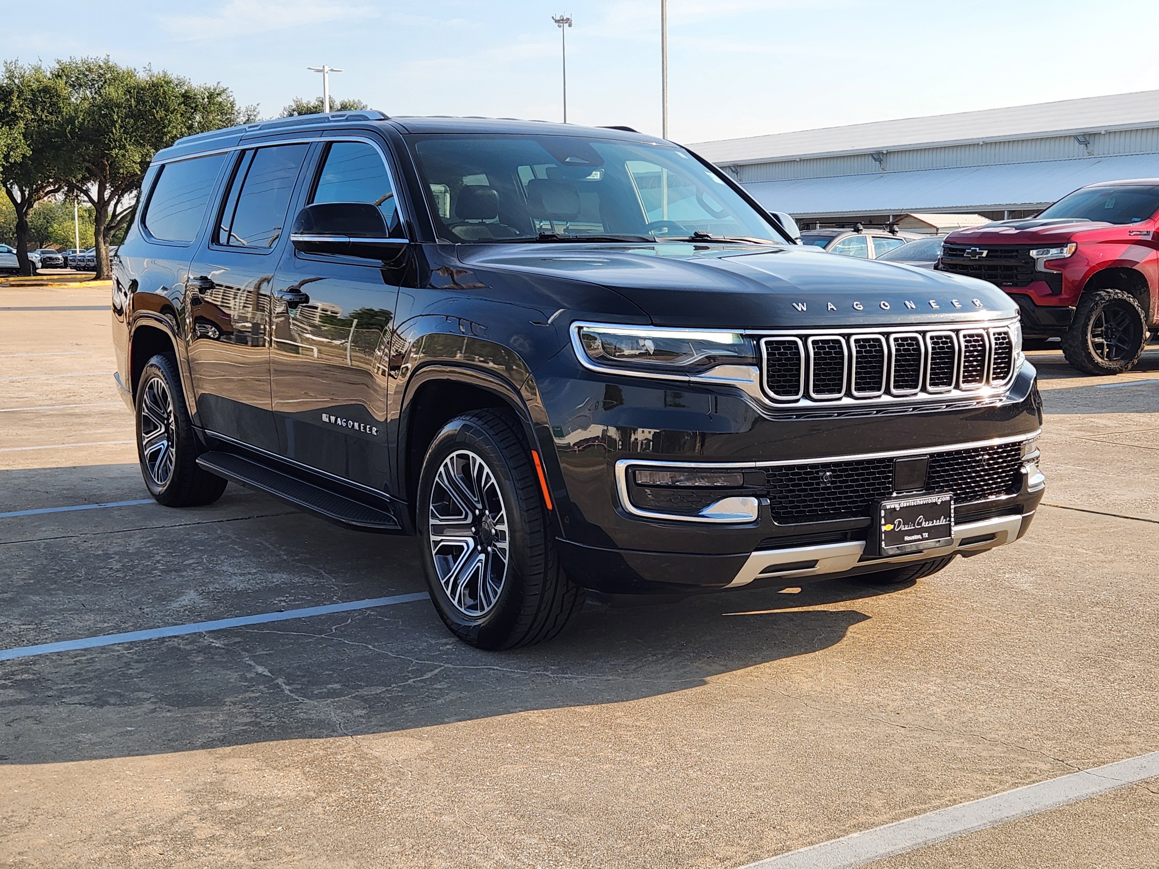 Used 2024 Jeep Wagoneer L Series II w/ Flexible Seating Group AWD/4WD image 4