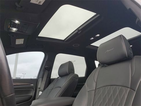 Used 2022 Buick Enclave Avenir w/ Avenir Technology Package image 6