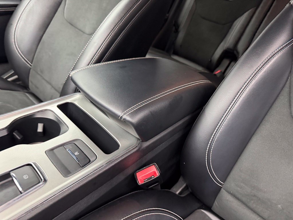 Used 2022 Ford Edge ST AWD/4WD image 25