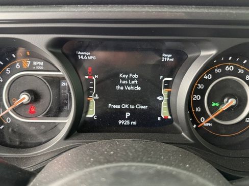 Used 2024 Jeep Gladiator Mojave AWD/4WD image 13