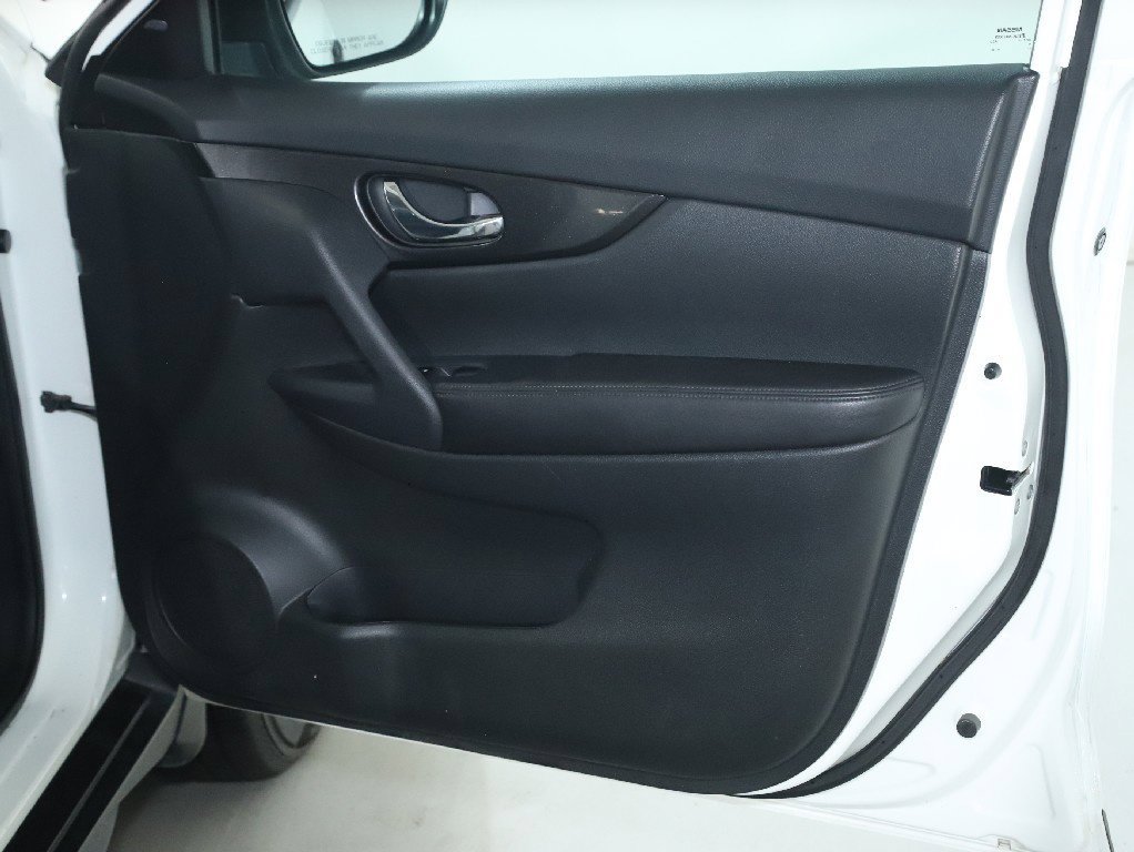 Used 2018 Nissan Rogue S AWD/4WD image 30