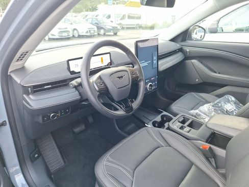 Used 2025 Ford Mustang Mach-E Premium image 9