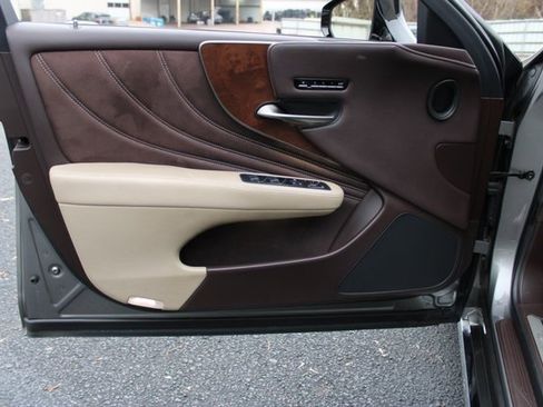 Used 2018 Lexus LS 500 w/ Accessory Package (Z1) image 26