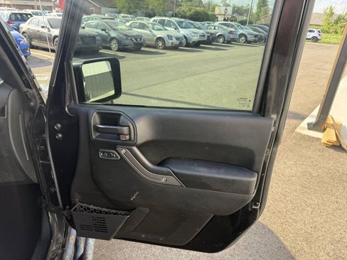 Used 2017 Jeep Wrangler Sport AWD/4WD image 15