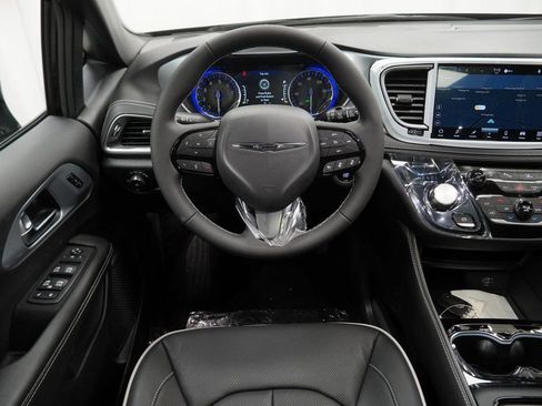 New 2026 Chrysler Pacifica Limited w/ S Appearance Package image 20