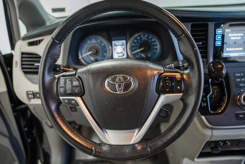 Used 2017 Toyota Sienna XLE w/ XLE Navigation Package FWD image 25
