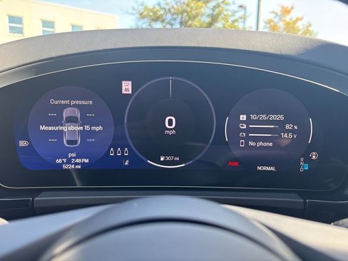 Used 2025 Porsche Macan Electric image 18