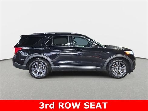 Used 2021 Ford Explorer XLT w/ Equipment Group 202A image 6