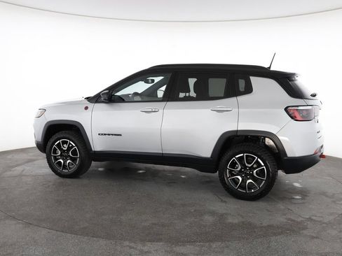 Used 2025 Jeep Compass Trailhawk AWD/4WD image 8