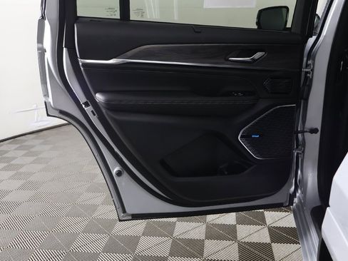 Used 2021 Jeep Grand Cherokee L Overland w/ Luxury Tech Group IV image 31