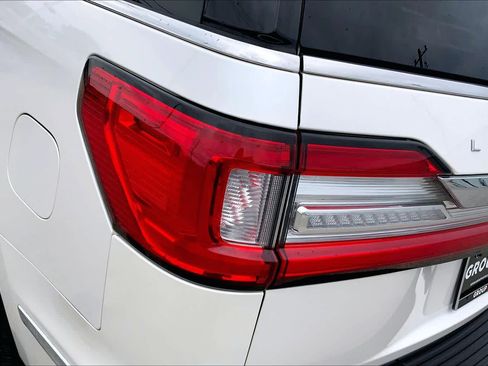 Used 2019 Lincoln Navigator Reserve AWD/4WD image 29