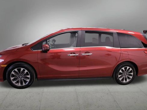 Certified 2024 Honda Odyssey EX-L image 3