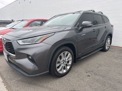 Used 2021 Toyota Highlander Limited AWD/4WD image 2