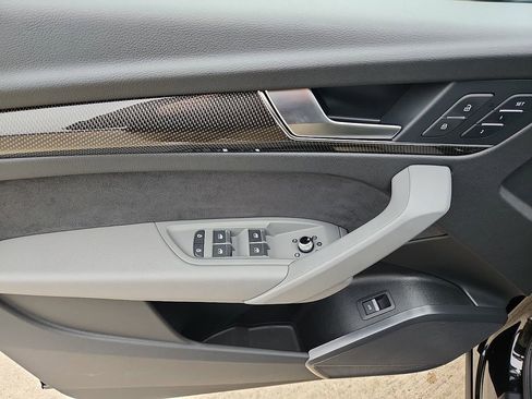 Used 2022 Audi SQ5 Premium w/ Convenience Package image 12