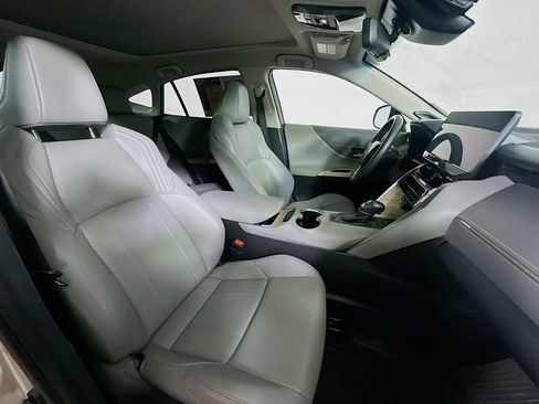 Used 2023 Toyota Venza Limited image 12