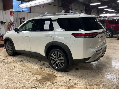 Used 2022 Nissan Pathfinder SL w/ SL Premium Package image 3