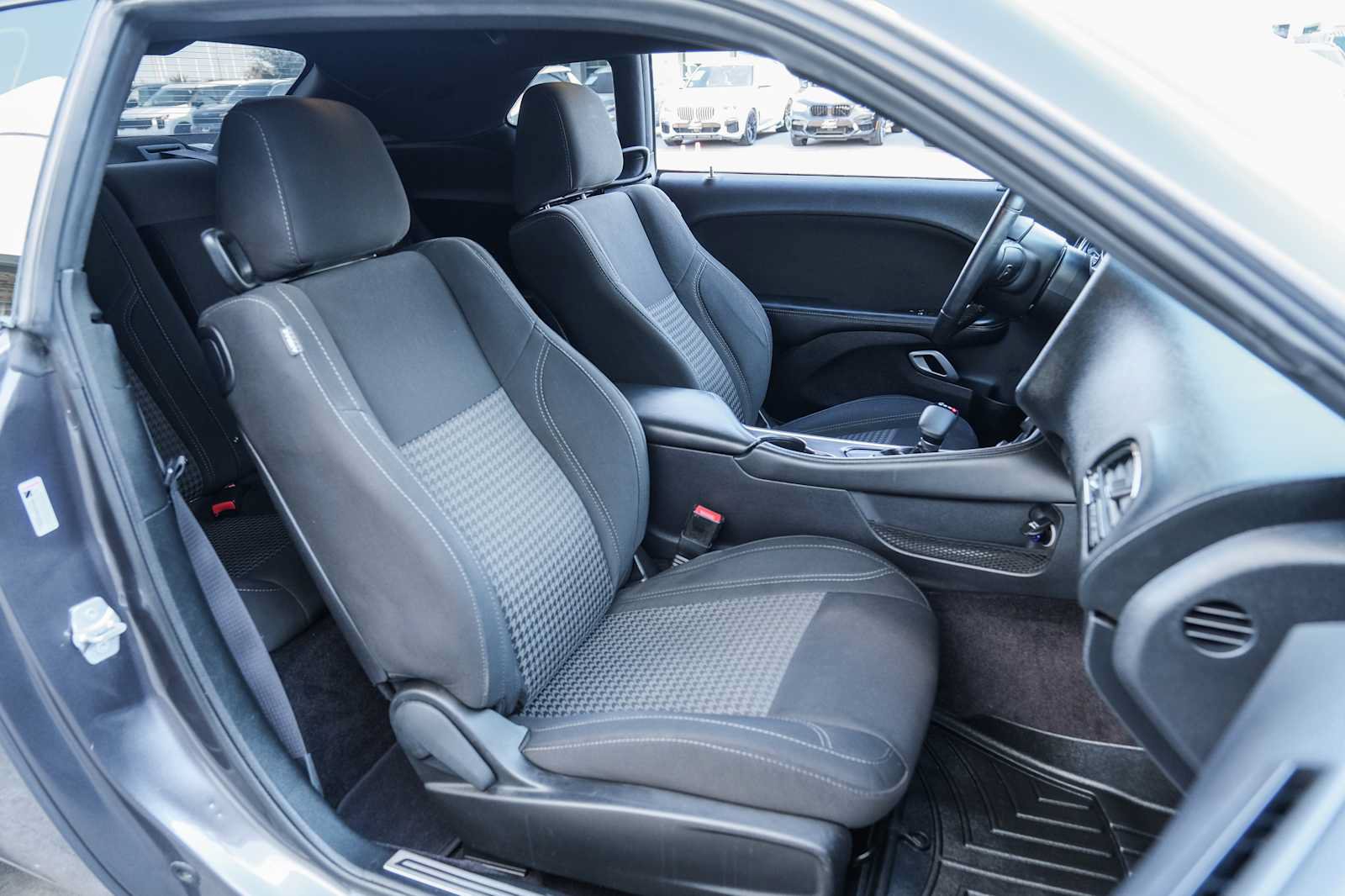 Used 2016 Dodge Challenger R/T w/ Driver Convenience Group RWD image 29