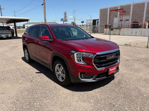 Used 2024 GMC Terrain SLE image 4
