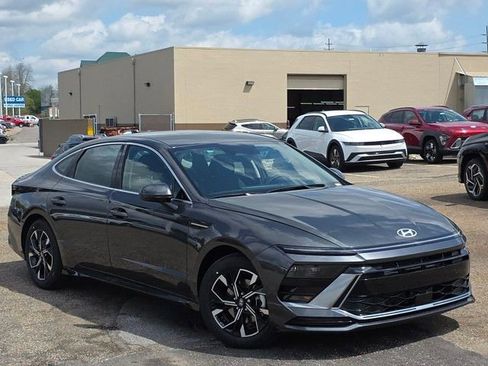 Certified 2025 Hyundai Sonata SEL image 2