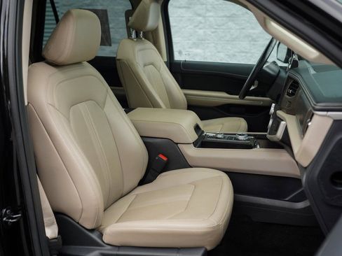 Used 2022 Ford Expedition Max Limited image 26