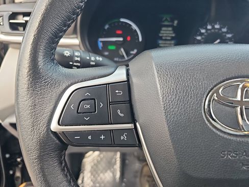 Used 2022 Toyota Sienna XLE image 19