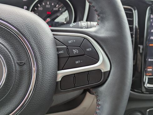 Used 2018 Jeep Compass Limited w/ Navigation Group FWD image 28