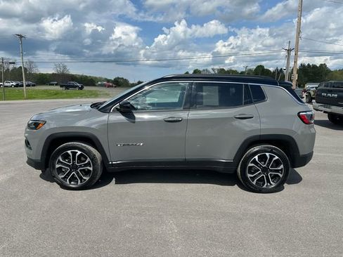 Used 2023 Jeep Compass Limited AWD/4WD image 2