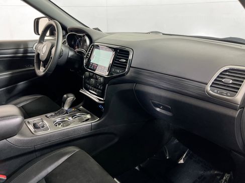 Used 2022 Jeep Grand Cherokee Laredo X image 29