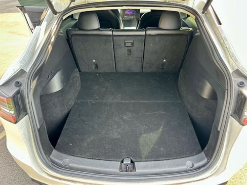 Used 2022 Tesla Model Y Long Range image 14