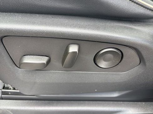 Used 2023 GMC Yukon SLT image 20