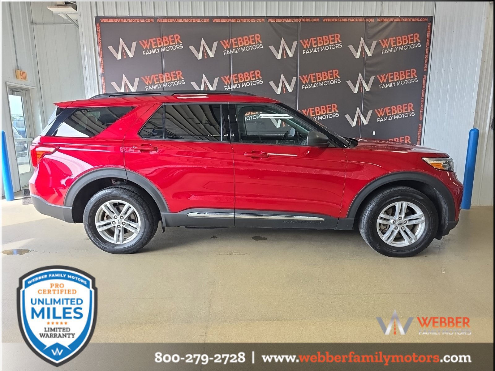 Used 2024 Ford Explorer XLT w/ Equipment Group 202A AWD/4WD image 3