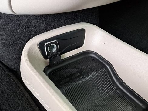 Used 2023 Chrysler Pacifica Touring-L FWD image 18