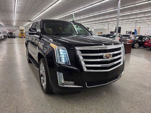 Used 2020 Cadillac Escalade Luxury AWD/4WD image 4