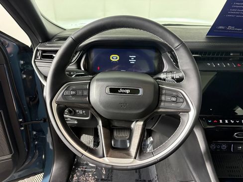 Used 2026 Jeep Grand Cherokee Limited AWD/4WD image 16