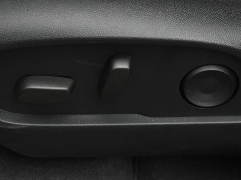 Used 2025 Chevrolet Equinox ACTIV w/ Safety and Technology Package image 13