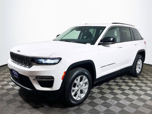 Used 2023 Jeep Grand Cherokee Limited image 4