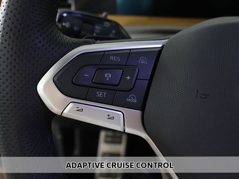 Used 2026 Volkswagen Tiguan SEL R-Line AWD/4WD image 5