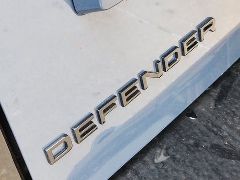 New 2026 Land Rover Defender 110 X-Dynamic SE image 8